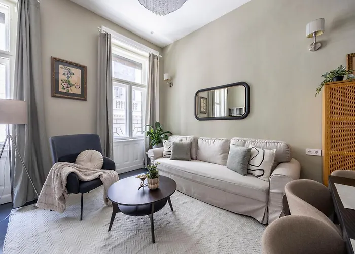 Charming Art Deco Style Apartment In The Heart Of Budapest