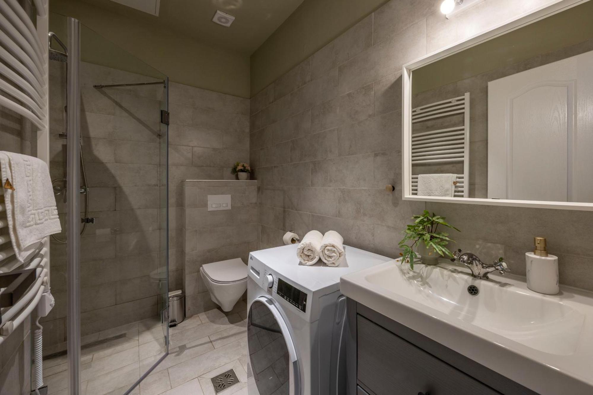 Charming Art Deco Style In The Heart Of Appartamento