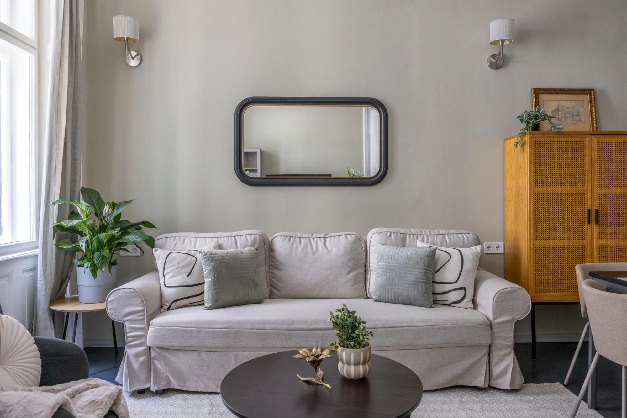 Charming Art Deco Style In The Heart Of *