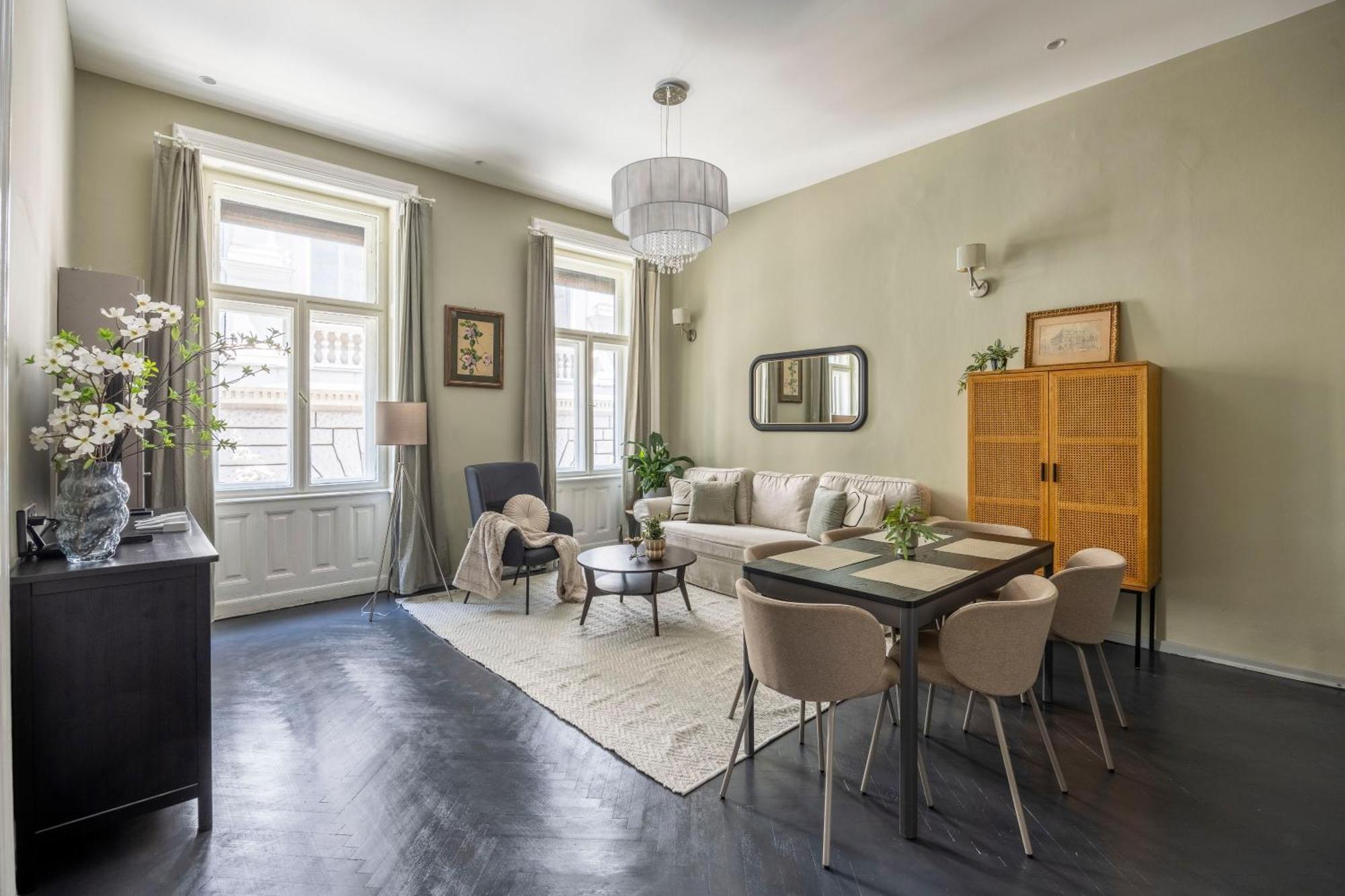 Charming Art Deco Style In The Heart Of Budapest