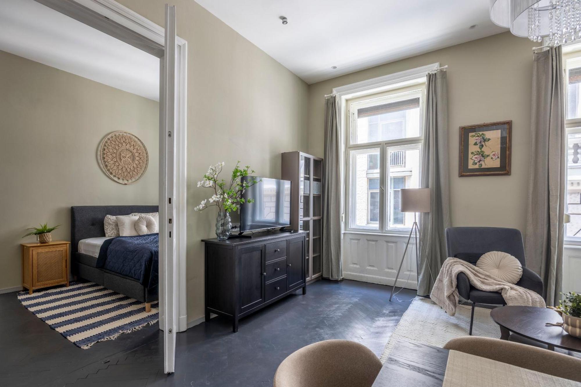 Charming Art Deco Style In The Heart Of *