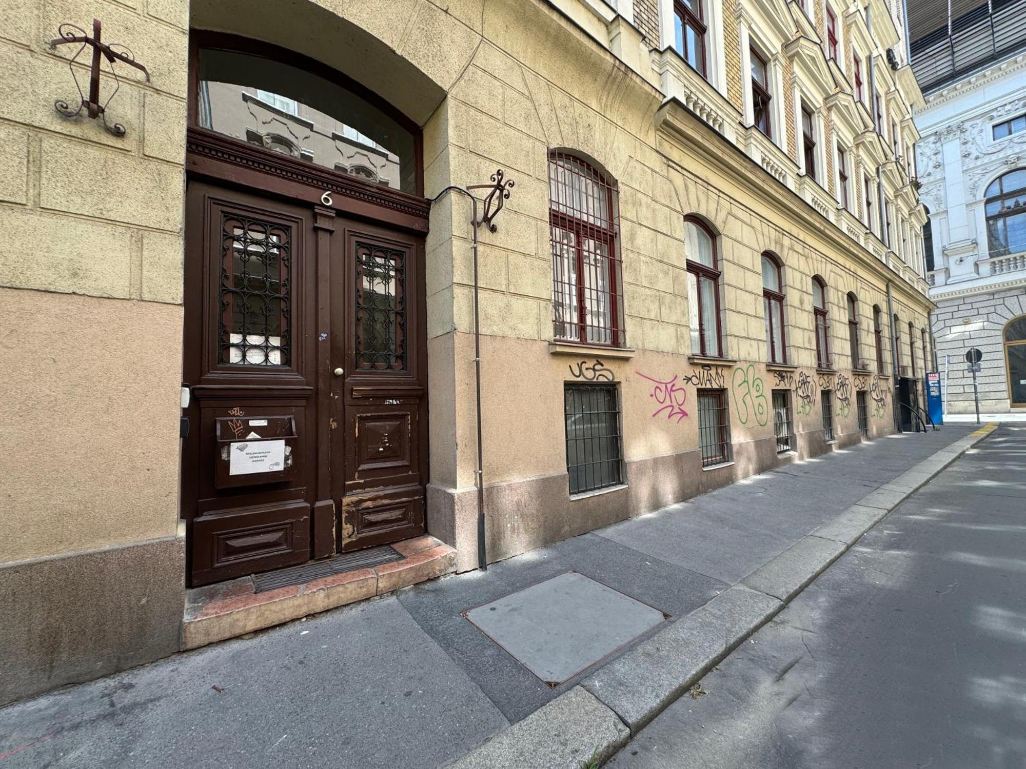 Charming Art Deco Style In The Heart Of